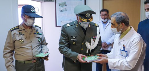 ادای احترام ارتش جمهوری اسلامی ایران به مدافعان سلامت