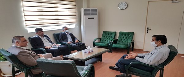 نشست مدیرکل فرودگاه های استان خوزستان با رئیس پژوهشکده خرما و میوه‌های گرمسیری