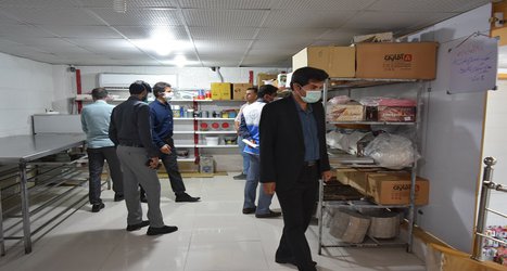 بازدید سرپرست شبکه بهداشت و درمان گچساران از شیرینی فروشی ها ومراکز تهیه و توزیع موادغذایی