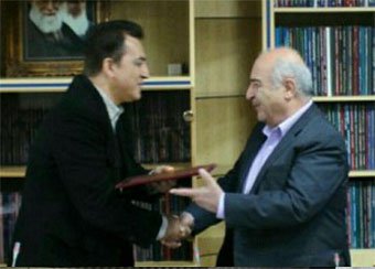تقدیر و تجلیل از خدمات چندین ساله دکتر محمد خاکزاد پزشک فوق تخصص جراحی پلاستیک دانشگاه علوم پزشکی بابل