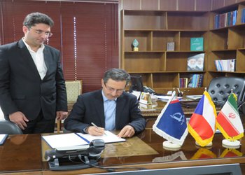 امضای تفاهم نامه همکاری  بین دانشگاه فردوسی مشهد و دانشگاه پراگ