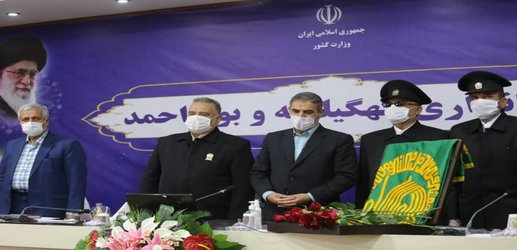 اهدای نشان خدمت کاروان زیر سایه خورشید به سرپرست دانشگاه علوم پزشکی یاسوج