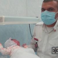 تولد نوزاد عجول با همکاری تکنسینهای اورژانس و کادر درمانی زایشگاه ششده