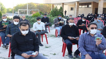 برگزاری مراسم معنوی زیارت عاشورا در پردیس دانشگاه