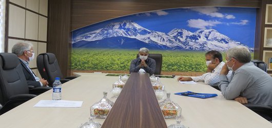 جلسه مشترک رئیس مرکز تحقیقات و آموزش کشاورزی و منابع طبیعی استان اردبیل با مدیران شرکت های تولید کننده برتر بذر استان