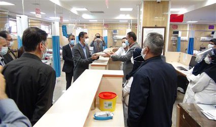 تجلیل از پزشکان و کادر درمانی بیمارستان حضرت ولی‌عصر‌(عج) بروجن