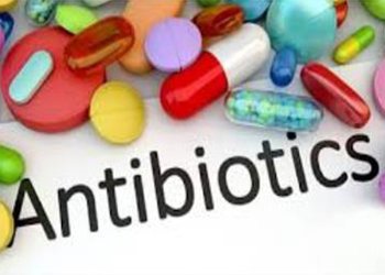 پزشک داروساز شبکه بهداشت و درمان دشتستان:
بسیاری از عفونت‌های ویروسی نیازی به درمان با آنتی‌بیوتیک ندارند