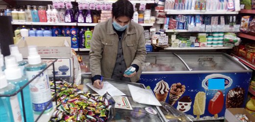 معدوم سازی ۴۰۰ قلم مواد غذایی و بهداشتی غیر مجاز در منطقه یک تهران