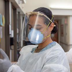 Aroma diffuser and plastic bag offer inexpensive method to test fit of face masks at home