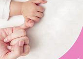 کارشناس برنامه کودک شبکه بهداشت و درمان گناوه:
نوزادان را از مزایای مراقبت آغوشی در زمان شیوع بیماری کووید ۱۹ محروم نکنیم