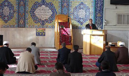 دنیا به صفات حضرت علی(ع) نیازمند است