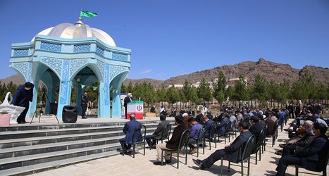 مراسم بزرگداشت مقام شامخ شهیدان/ تجلیل از خانواده های معظم شهدای دانشگاه لرستان و کاشت نهال به یاد شهیدان
