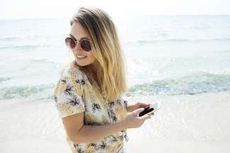 Seeing your phone's screen while wearing sunglasses just takes one quick trick