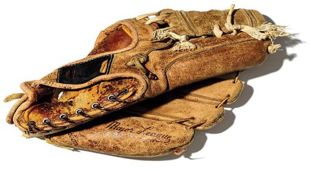 This Summer, a New Smithsonian Exhibition Takes You Inside Béisbol