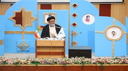 امام جمعه تبریز:
کلید پیشرفت کشور در دست فیلمسازان است