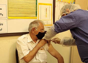 واکسیناسیون کرونا از بیماران خاص تا پرسنل فوریت‌های پزشکی شهرستان بوشهر