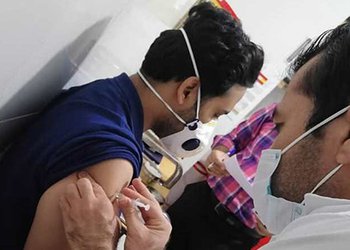 معاون بهداشتی شبکه بهداشت و درمان شهرستان دشتستان:
بیش از هزار نفر در دشتستان واکسن کرونا دریافت کرده‌اند