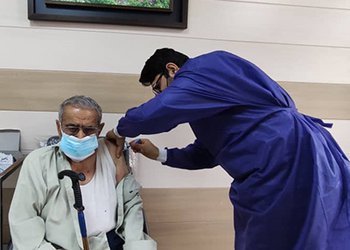 آغاز واکسیناسیون سالمندان بالای ۸۰ سال در استان بوشهر به روایت تصویر