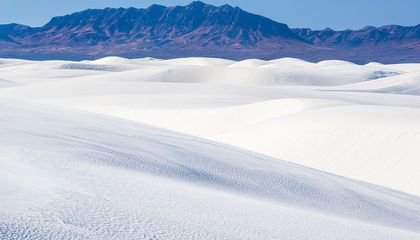 How Extreme Temperature Swings in Deserts Stir Sand and Dust