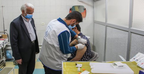 دکترنیک‌یار اعلام کرد؛کلیه دانشجویان اینترن متقاضی دریافت واکسن کرونا طی سه مرحله واکسینه شدند