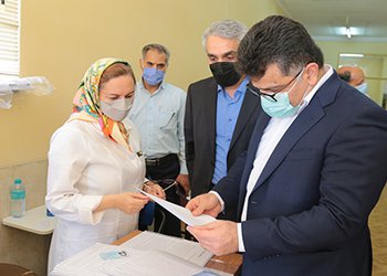 بازدید رئیس دانشگاه علوم پزشکی از اجرای فاز سوم طرح ملی واکسن ایرانی برکت در بوشهر به روایت تصویر