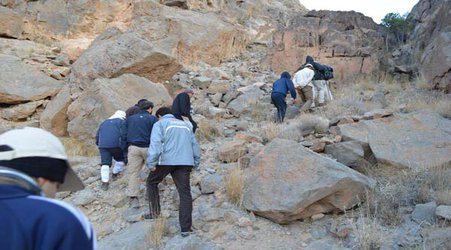 کوهپیمایی اعضای گروه کوهنوردی دانشگاه یزد در ارتفاعات فخرآباد