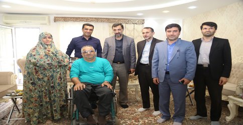 دیدار جمعی از مدیران دانشگاه با جانباز ضایعه نخاعی   دفاع مقدس