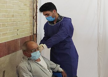 رئیس شبکه بهداشت و درمان گناوه؛
بیش از ۱۹۰۰۰ دوز واکسن کرونا در شهرستان گناوه تزریق شده است