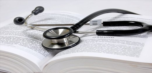 تجهیز کتابخانه بیمارستان مهدیه با همکاری انجمن خیرین