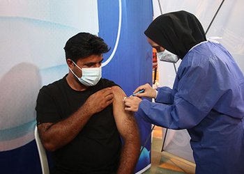 تاکنون بیش از ۴۰۰۰۰ دوز واکسن کرونا در تنگستان تزریق شده است