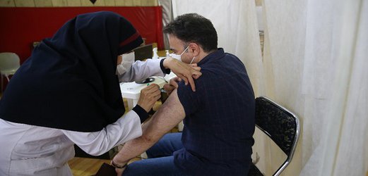 بازدید سرزده دکتر زالی از مراکز تجمیعی واکسیناسیون کرونا در پایتخت