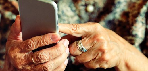 تاکید بر "بهره مندی عادلانه همه سنین از فناوری دیجیتال" در هفته سالمندان