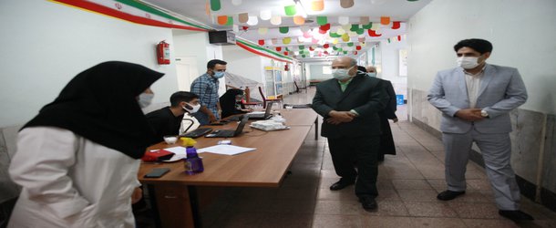 بازدید دکتر زالی از روند واکسیناسیون ضربتی دانش اموزان تهرانی در دومین روز اجرای این طرح