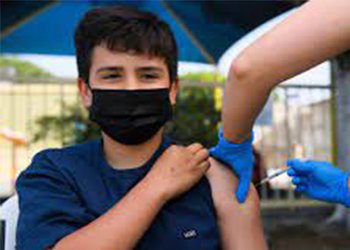 معاون بهداشتی شبکه بهداشت و درمان شهرستان تنگستان:
۴۹۰۰دانش‌آموز تنگستانی واکسینه شدند
