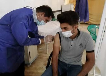 رئیس شبکه بهداشت و درمان شهرستان دشتستان:
۷۱ درصد از جمعیت بالای ۱۲ سال اولین دوز واکسن خود را دریافت کرده‌اند
