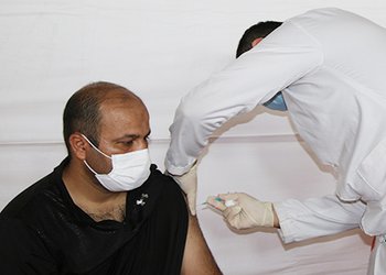 رئیس شبکه بهداشت و درمان شهرستان عسلویه خبر داد؛
۱۰۰ هزار دوز واکسن کووید ۱۹ در شهرستان عسلویه تزریق شده است
