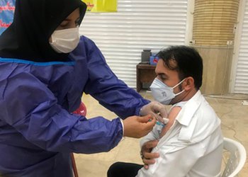 رئیس شبکه بهداشت و درمان شهرستان کنگان:
۷۳ درصد جمعیت بالای ۱۲ سال کنگان دوز اول واکسن خود را دریافت کرده‌اند
