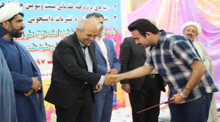 قدردانی ازمنتخبین مسابقات قران وعترت دانشگاه ازاداسلامی واحدنجف اباد