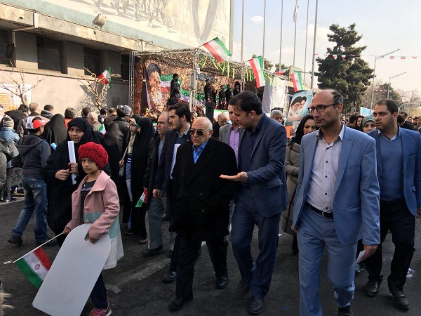 گزارش تصویری حضور گسترده دانشگاهیان دانشگاه علوم پزشکی آزاد اسلامی تهران در راهپیمایی با شکوه 22 بهمن