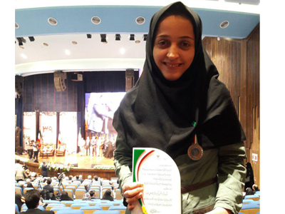 دانشجوی مقطع دکترای زیست‌شناسی سلولی و مولکولی دانشگاه فردوسی مشهد، نشان ویژه برگزیده جشنواره علمی رضوی را دریافت کرد