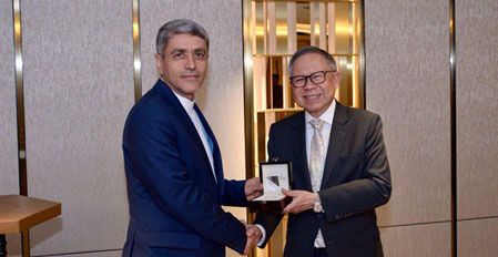 اهدای مدال ویژه بنیاد لی کوان یو سنگاپور به استاد دانشگاه تهران