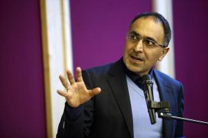 محمدهاشم بت‌شکن عنوان کرد:-تامین مالی انبوه، بانک‌ها را حذف نمی‌کند