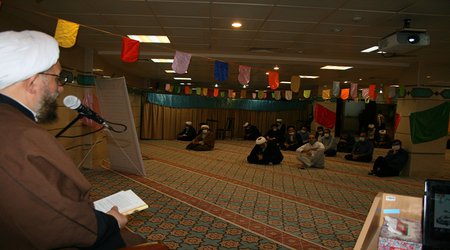 مراسم جشن و سرور به مناسبت میلاد با سعادت حضرت امام حسین(ع)،حضرت ابوالفضل العباس(ع) و حضرت امام سجاد(ع) با سخنرانی حجت الاسلام والمسلمین حسین شهامت در دانشگاه باقرالعلوم(ع) برگزار شد