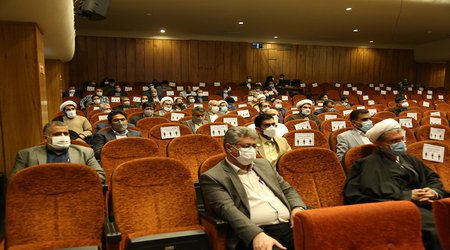 نگاه و روحیه انقلابی و عمل جهادی را به کار بندیم