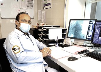 متخصص قلب و عروق دانشگاه علوم پزشکی بوشهر:
آنژیوگرافی روشی تشخیصی و آنژیوپلاستی روشی درمانی برای بیماری‌های قلبی عروقی و مغزی است