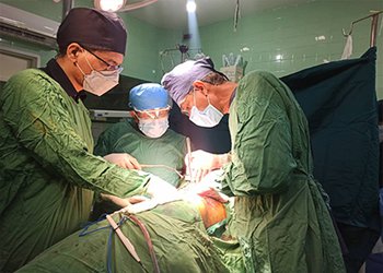 برای نخستین بار در شهرستان گناوه عمل جراحی نفرکتومی ( برداشتن کلیه) با موفقیت انجام شد