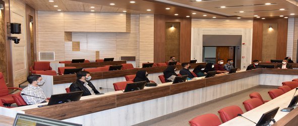 برگزاری نشست اعضای هیات رئیسه دانشگاه شهرکرد با نمایندگان تشکل‌هاو نشریات دانشگاه با محوریت شیوه بازگشایی و از سر گیری آموزش های حضوری