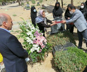 ‍ تجلیل معاون درمان دانشگاه (از خانواده ایثارگرحیات) اهدا کننده عضو