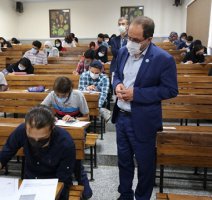 بازدید رئیس دانشگاه تهران از جلسات آزمون پایان نیمسال دوم ۱۴۰۱ – ۱۴۰۰