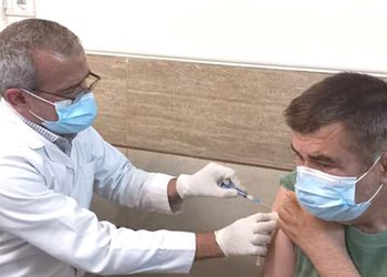 رئیس شبکه بهداشت و درمان شهرستان دشتستان:
در ۲۵ مرکز و پایگاه بهداشتی دشتستان واکسیناسیون کرونا انجام می‌گیرد